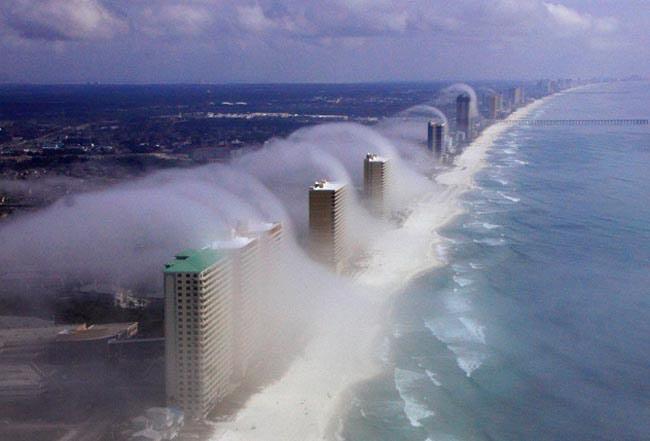 Weather_Beauty's tweet photo. Ocean mist http://t.co/7HPMqTcYll
