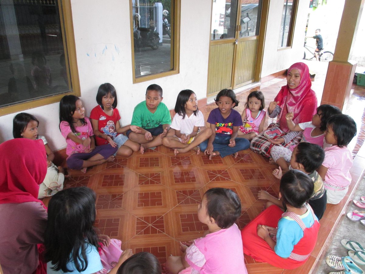 Puzzle_Summit's tweet photo. selamat siang kota hujan :D
hari ini kaka2 kece dan adik2 kece akan diskusi dan 'brain stroming' ttg PROFESI :) http://t.co/SPmNXb2ovI