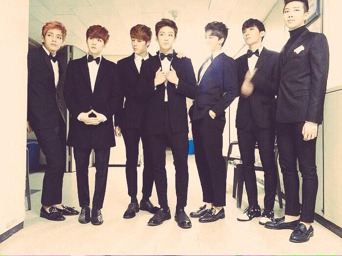 bts_9908's tweet photo. とにかくずっと사랑해요^ ^💗 #BTS200days http://t.co/efY34QOLPh