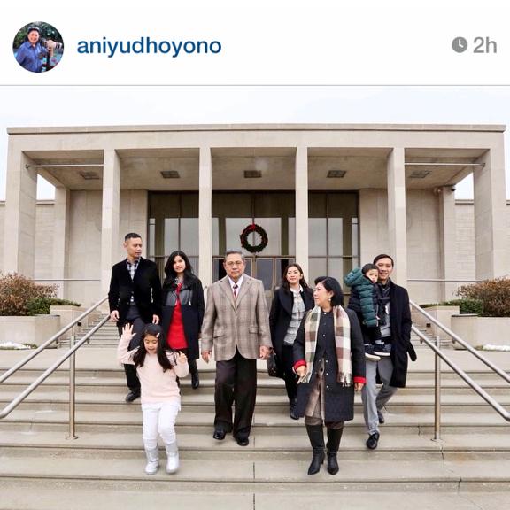 Indonesian President <a href="/SBYudhoyono/">S. B. Yudhoyono</a> w/ sons <a href="/AgusYudhoyono/">Agus Harimurti Yudhoyono (AHY)</a>  <a href="/Edhie_Baskoro/">| iBas Yudhoyono |</a> -Harry S Truman Library&amp;Museum via #IGbuAni