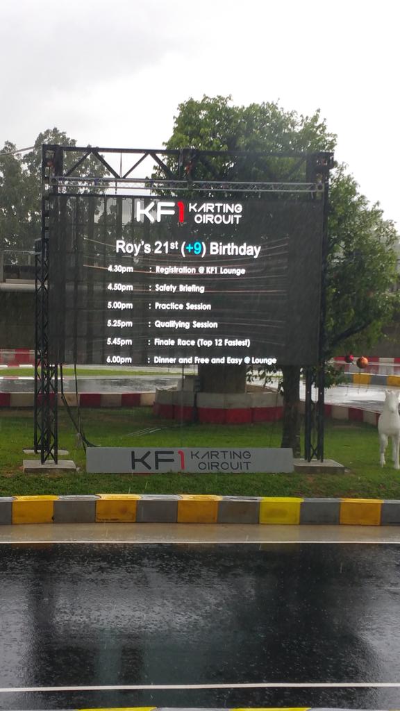 SuperTan71's tweet photo. Hopefully the rain will stop by 4.30pm http://t.co/5IMbnVWWYS