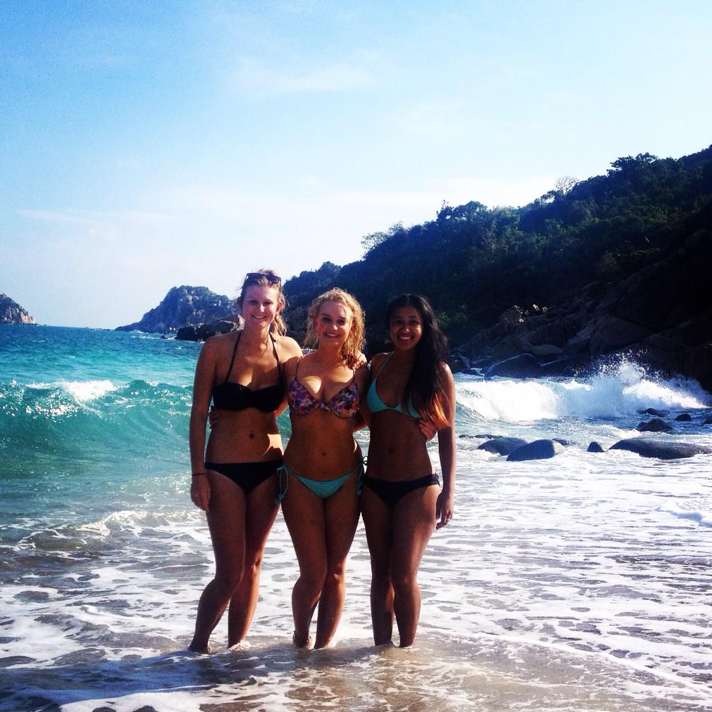 StephStreet2's tweet photo. Life is better in a bikini ✌️#anotherdayinparadise http://t.co/z4K1VMw9oU