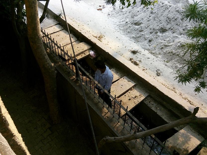 prasoonsinghal's tweet photo. @MaheishGirri Adding photos of the area block 183, Pocket-1, Mayur Vihar Ph-1 for your reference http://t.co/QtYdXnYfZd