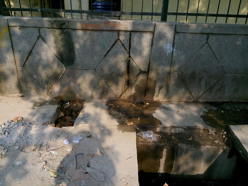 prasoonsinghal's tweet photo. @MaheishGirri Adding photos of the area block 183, Pocket-1, Mayur Vihar Ph-1 for your reference http://t.co/QtYdXnYfZd