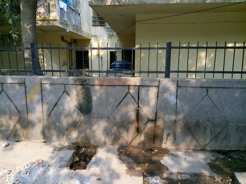 prasoonsinghal's tweet photo. @MaheishGirri Adding photos of the area block 183, Pocket-1, Mayur Vihar Ph-1 for your reference http://t.co/QtYdXnYfZd
