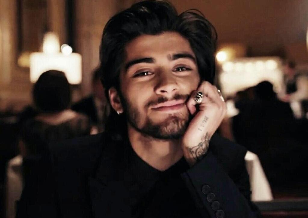 laurenthompsoon's tweet image. when you realise your Zayn Malik💁 #WeAreAllZaynFolllowParty
