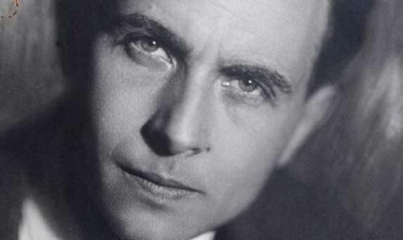 Gitmeden önce düşün çünkü döndüğünde bulduğunla, giderken bıraktığın asla aynı olmayacak.

L. Aragon