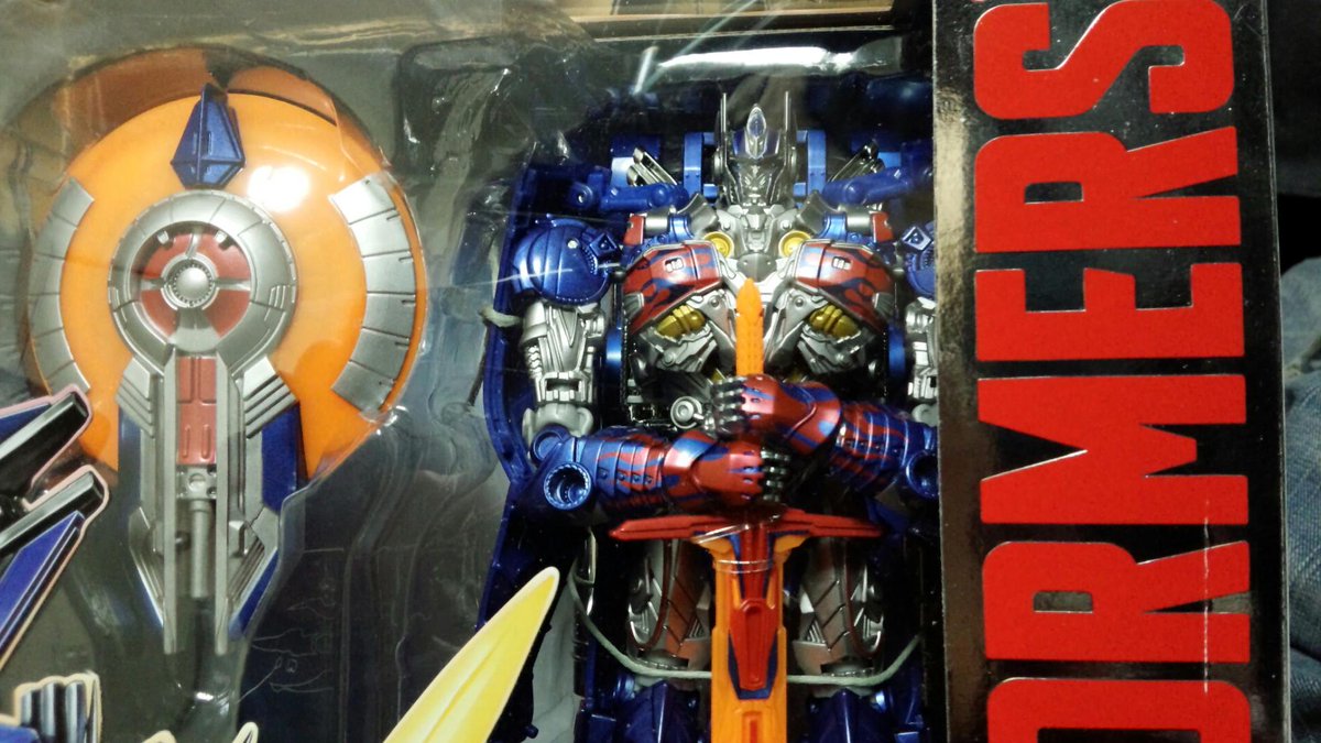 33fb's tweet image. アーマーナイトオプティマス届きました。　このかまえといい、表情といい、かっこよすぎるε=ε=(ﾉ≧∇≦)ﾉ