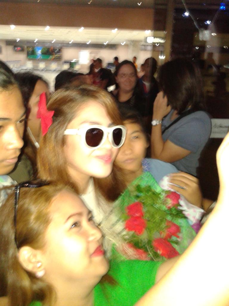 ruz1028's tweet photo. Nag thank you si @itsJaneOineza sa binigay na flowers ng Loishua Potatoes Cebu Chapter :-) thank you din jane :-) http://t.co/dkDJwDPaQS