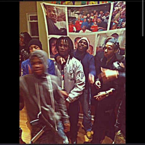 DumpstreetM's tweet photo. My Niggaz Still In Da Field Where Its Hot🔥🔥 #LongLiveTunechi #DumpStreet 😈😈🔫🔫😷 http://t.co/4PCnJwlRSi