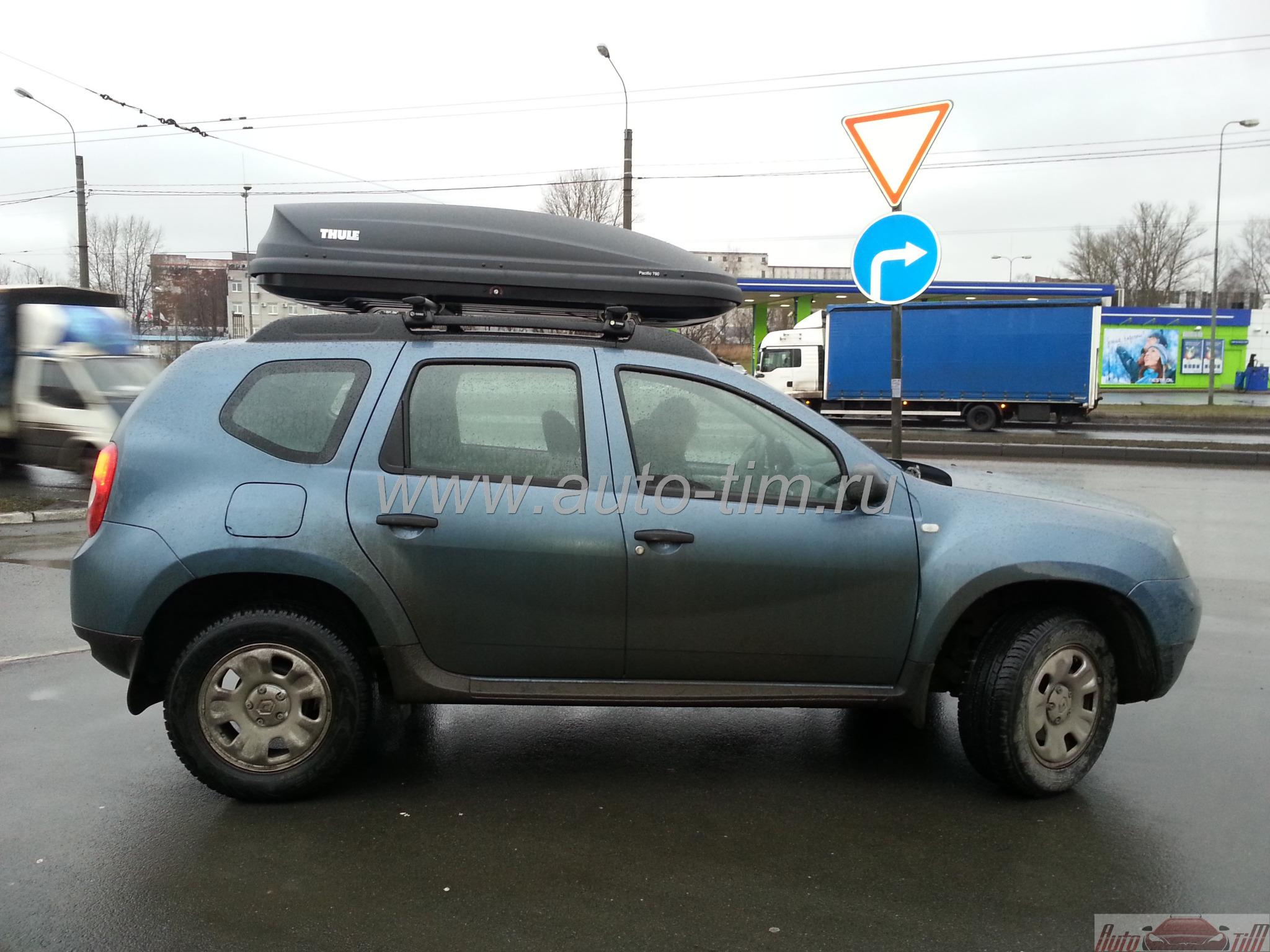 Автобокс на дастер. Thule Pacific 780 Duster. Автобокс Thule Pacific 200 на Рено Дастер. Автобокс Thule Pacific 780. Thule Touring l на Рено Дастер.