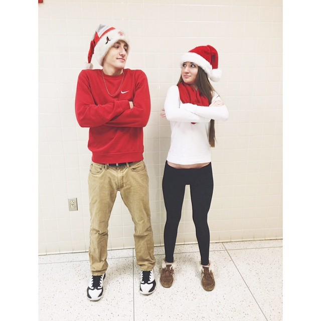 sarahfrence's tweet photo. #SelfieSunday ❤🎅 http://t.co/Js7qizDbVT