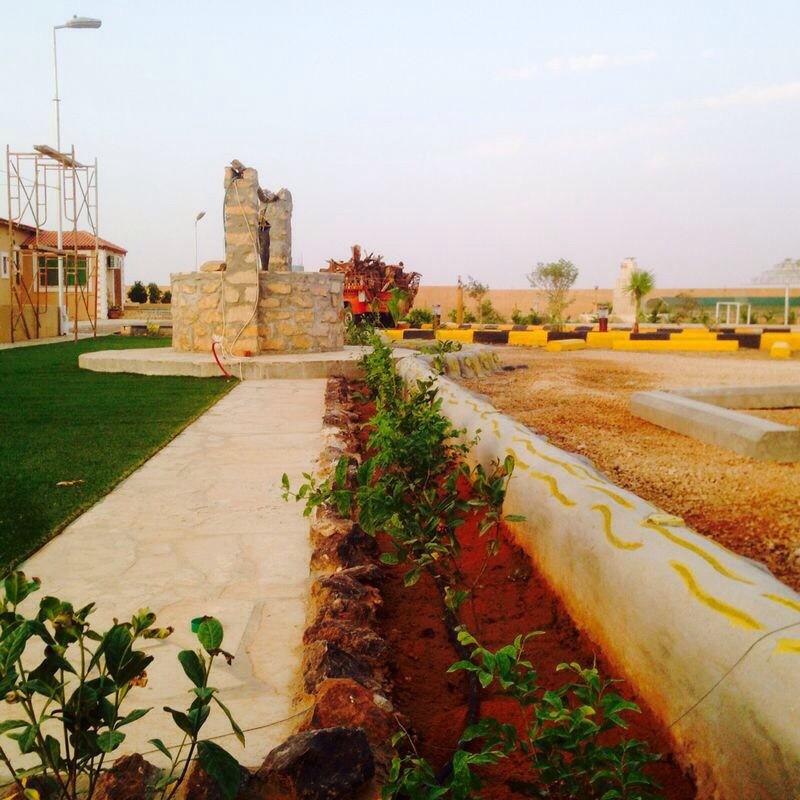 مزرعه في دقله طريق القصيم القديم تبعد عن الرياض مايقارب 50 كم وتبعد عن طريق القصيم القديم مايقارب 500 متر 

يتبع