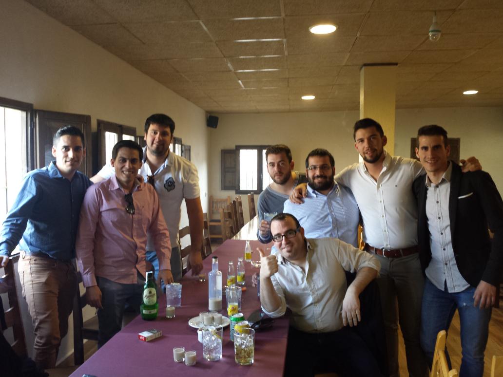 jawhisky's tweet photo. De despedida @DanielGPlatinum @JustoMartos @adrianlopez773 @agust1984 @luis_garceran @AntonioSark @RoberMartos http://t.co/7920SukC6e