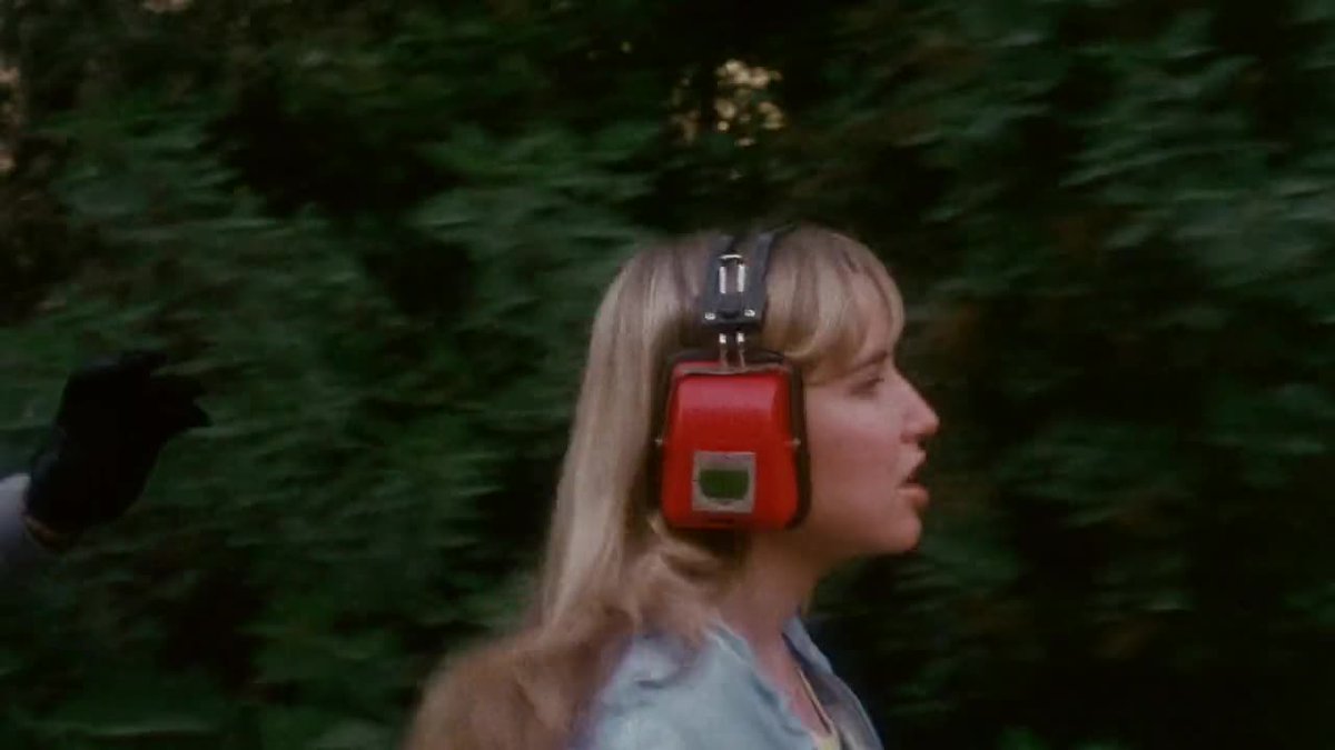 FinalBobby's tweet photo. 1. Paula: switchblade throat slash #GraduationDay1981 #SlashMath #SturdyCans #EarSweat #KnifeSquirt http://t.co/e9uTneTLHG
