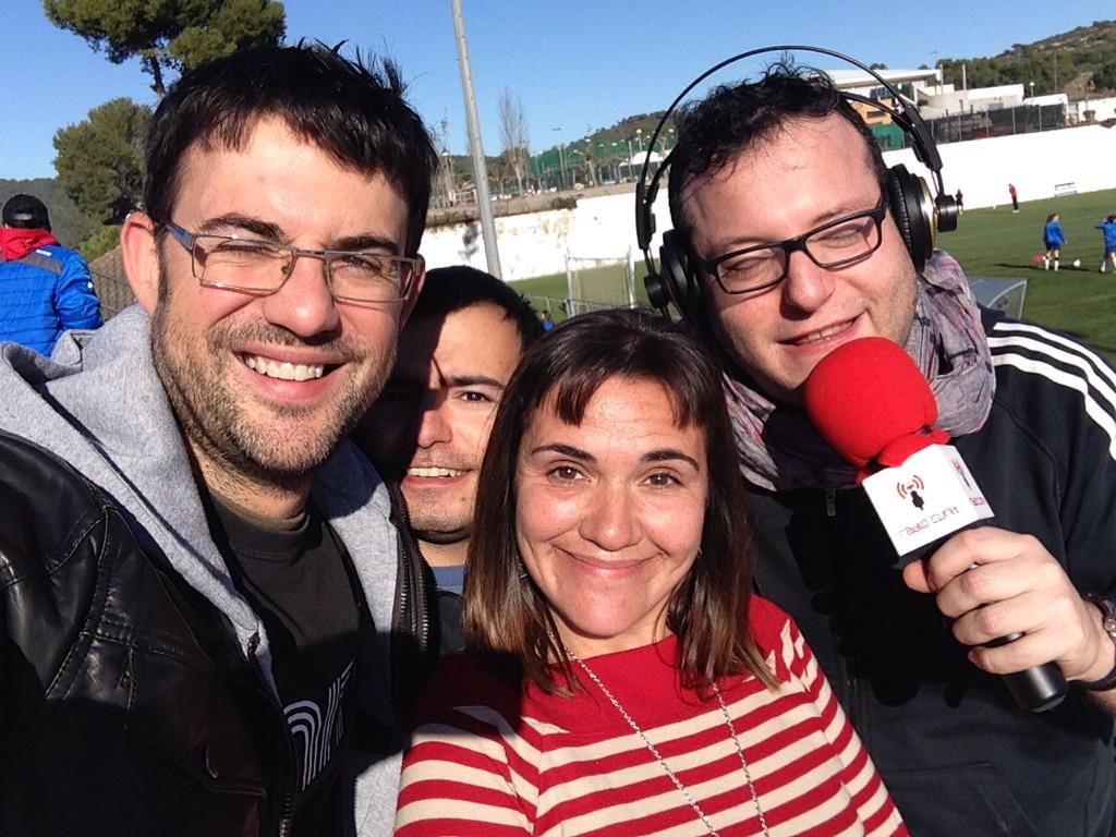 jaumecasanas's tweet photo. Un #selfie amb la tropa de @RadioCunit a la jornada solidaria del #CFCunit #fempoble #somcunit #equipazo http://t.co/NB0rt2aNVC