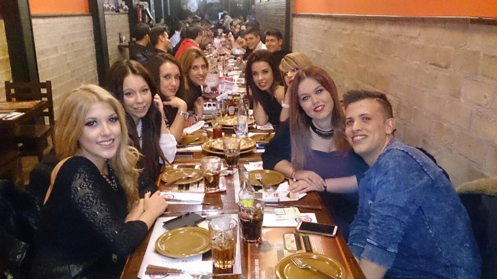 AndreaGA11's tweet photo. 'Por las amistades verdaderas' ❤️ http://t.co/X9EQhEyF2Z