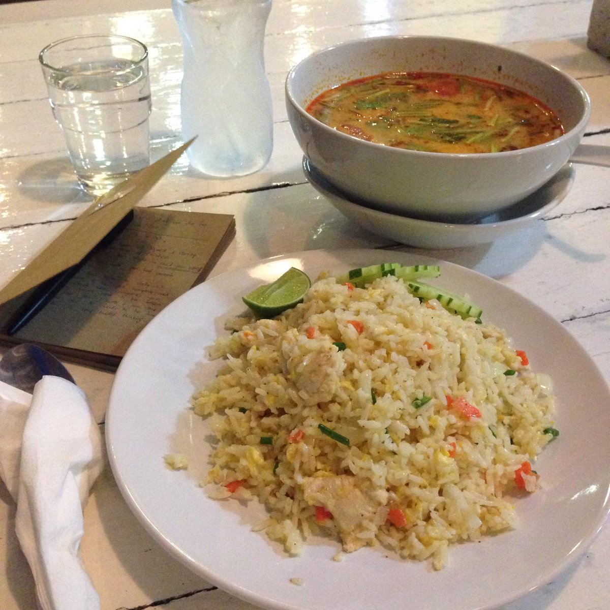 kassmonzon's tweet photo. The art of being alone starts tonight with a spicy tom yum on the side. https://t.co/CmUTZEZwOG http://t.co/3QtxUg2Ono