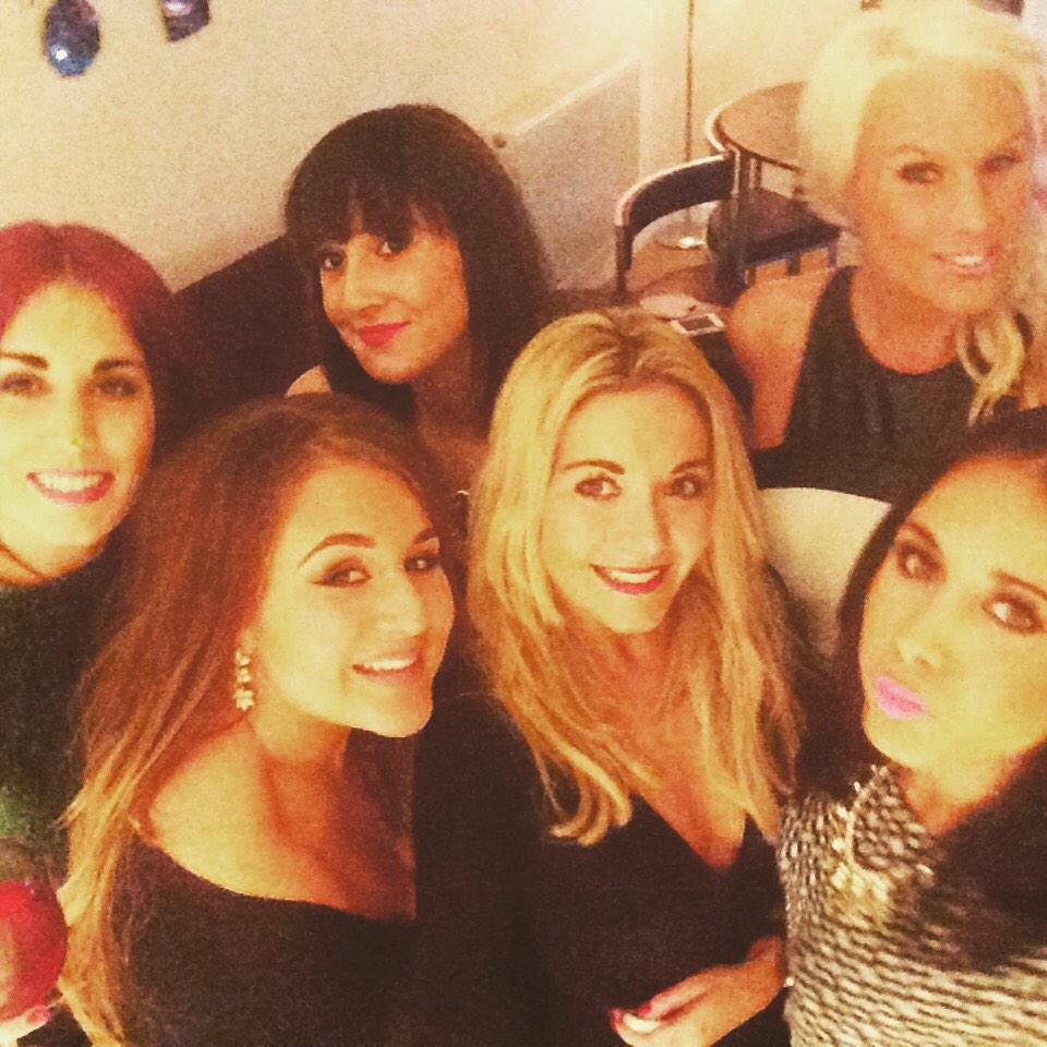 danicoops1's tweet image. ❤️ my girls @MissBarradell @E_lowe87 @MissLParkes @LittleMissyBray 👯👯👯