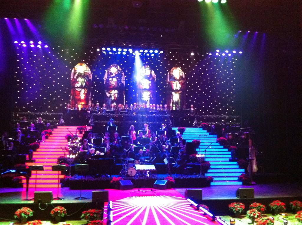 Schitterende podium van viva classic live kerstconcert. <a href="/sefthissenmusic/">Sef Thissen</a> we hebben genoten met z'n allen!