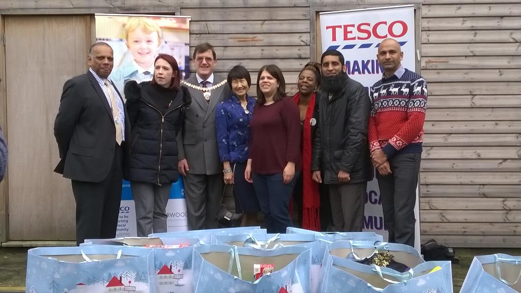 jigendalal's tweet photo. Supporting Bucket and Spades lodge by donating toys from local store in Barnet area. http://t.co/ZoD0dlavvS