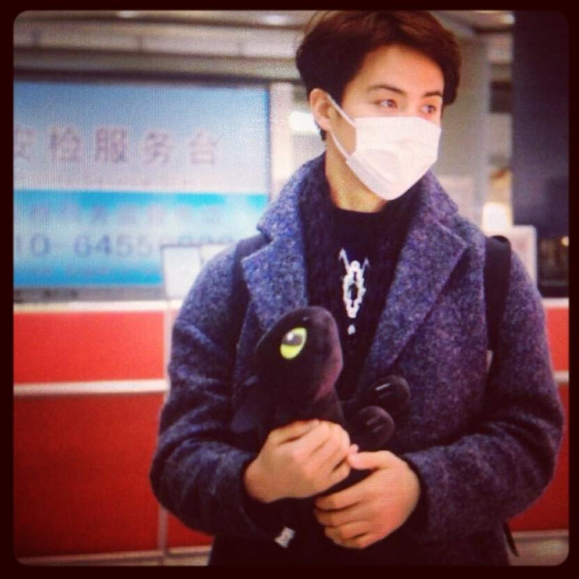 qingtian89757's tweet image. #馬天宇 #matianyu #thoothless my idol with toothless,本当に可愛いね！#どうしょが instagram.com/p/w2bVUlkLnT/