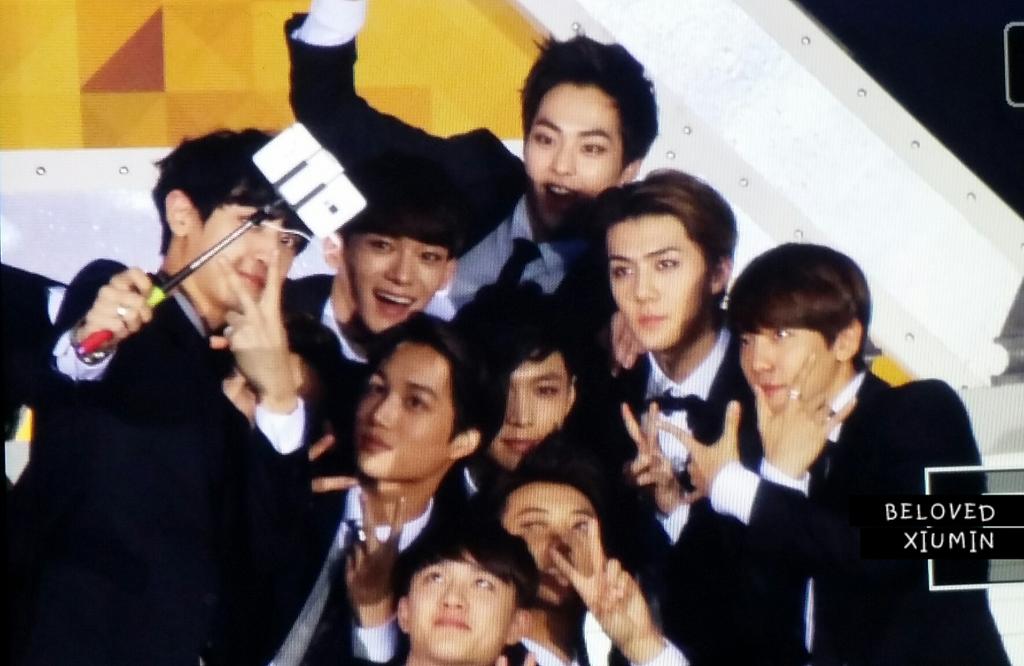 EXO_HBK's tweet photo. รอบนี้พี่จุนหาย เอิ่ม..จงอินค่ะบังกล้องม๊าจนม๊าไม่รู้ปละว่าต้องหันไปทางไหน 😂😂 บอกม๊าด้วย #SAF2014 http://t.co/ew30T2KFHP