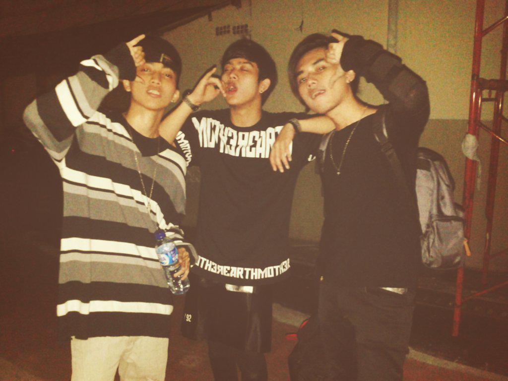 MEMORY_ID's tweet photo. [PHOTO] @3GB_BIG AFTER PERFORM @ Gath ARMY Bomb Eps II ^^,)d who's missing them? :3 http://t.co/pL03eKDyFp