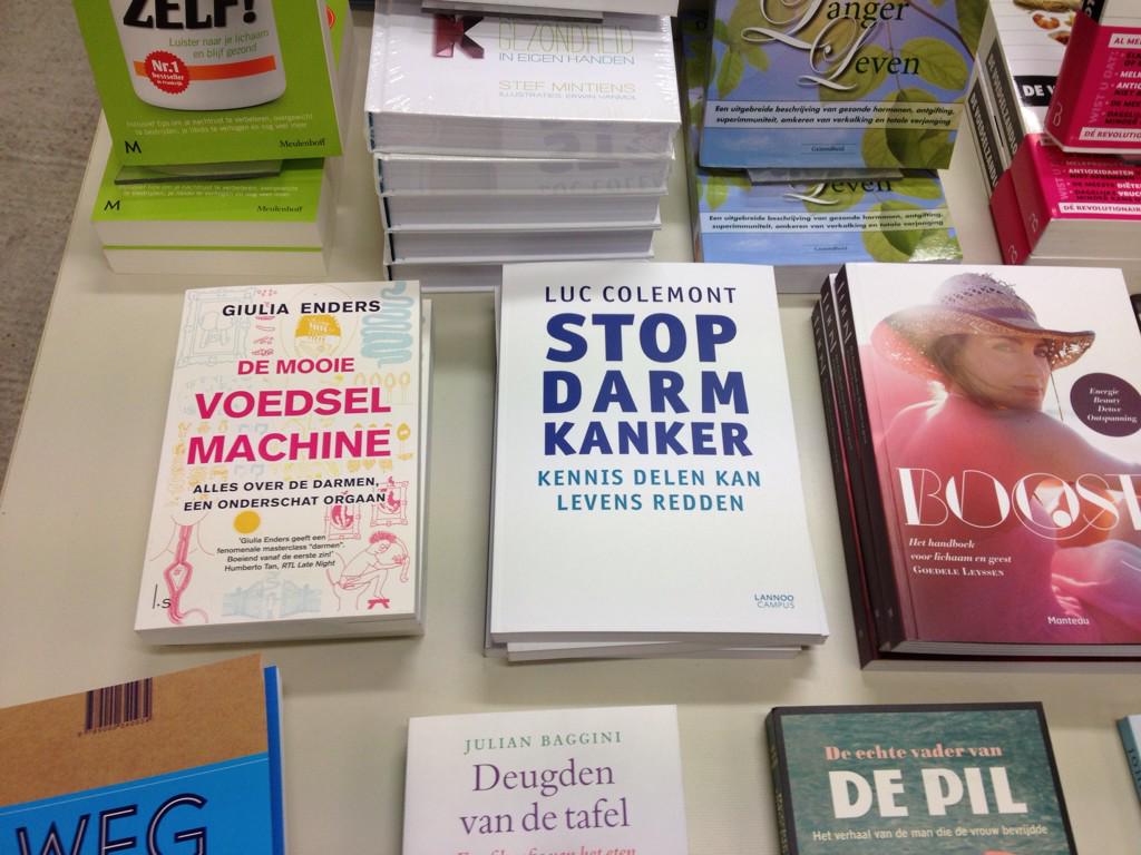 Broederlijk naast elkaar <a href="/GiuliaEnders/">Giulia Enders</a> #Voedselmachine en <a href="/LucColemont/">Dr. Luc Colemont</a> #StopDarmkanker <a href="/LannooCampus/">LannooCampus</a> #cadeautip