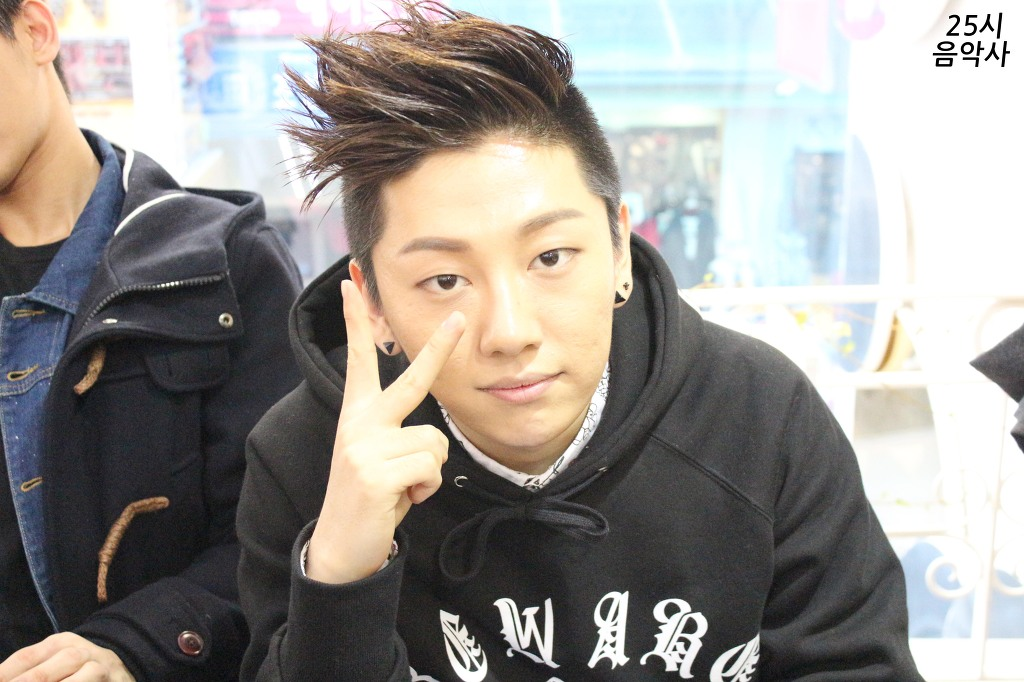 B5YUu8TIcAAn2ra.png:large