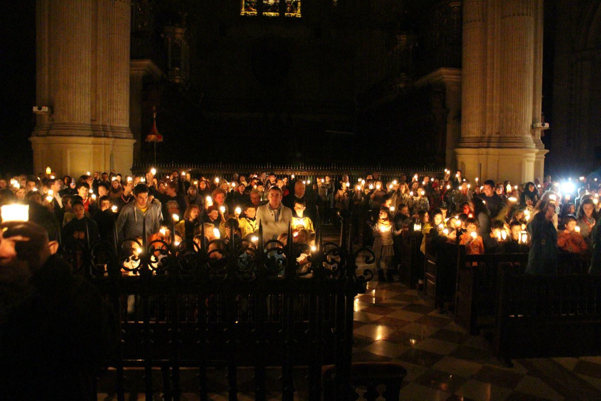 scoutsek's tweet photo. Inolvidables momentos de la Luz de Belem 2014 #LPB2014 http://t.co/N6KOpt4sxo