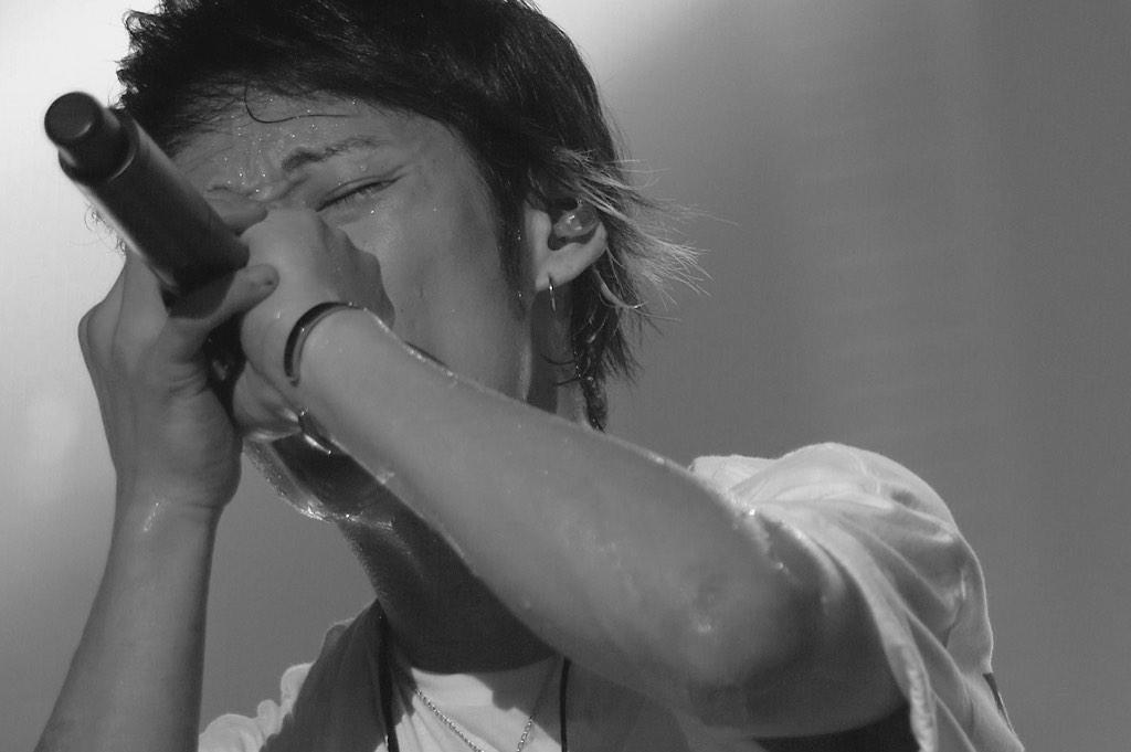 UVERworld_dR2's tweet photo. 年明けにもすぐにライブ控えてます。
来られる方よろしくお願いします。 http://t.co/7VNPUcgFIl