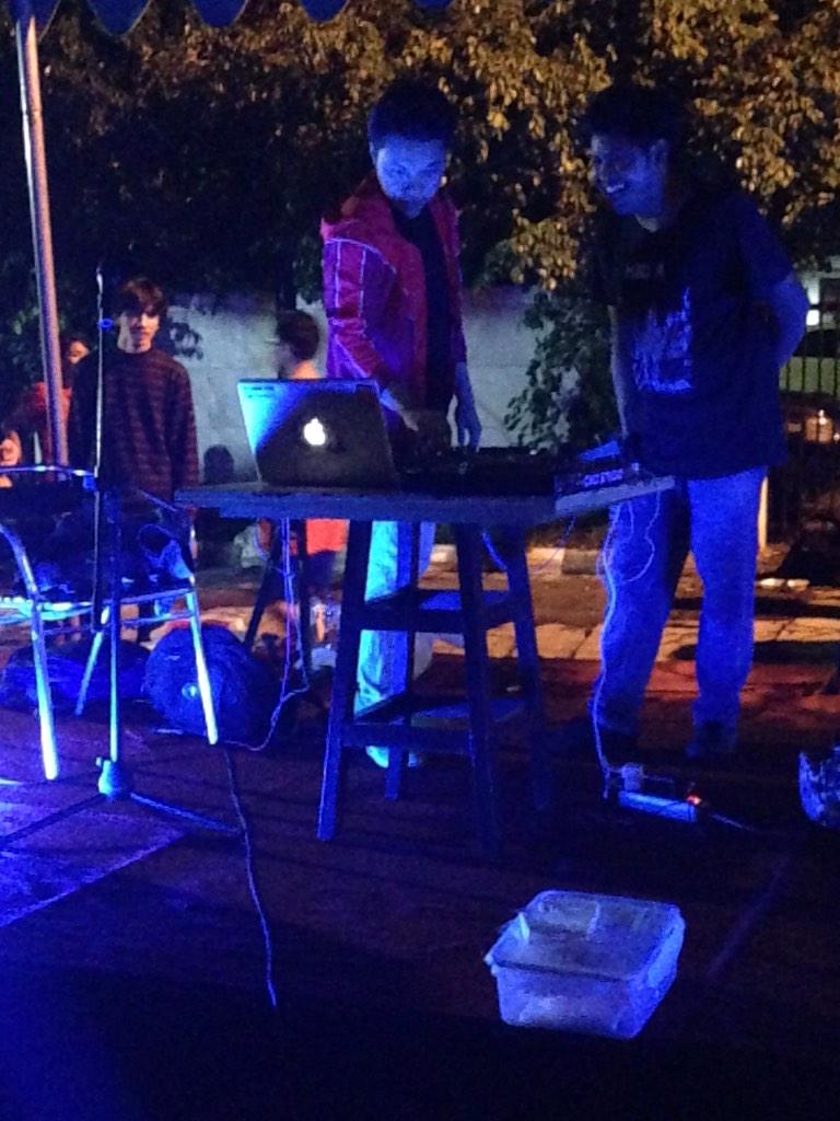 saatnya DJ partyyyyy wohooo <a href="/MatchboxToo/">Matchboxtoo</a> <a href="/eventsurabaya/">Event Surabaya</a> @EBSFM