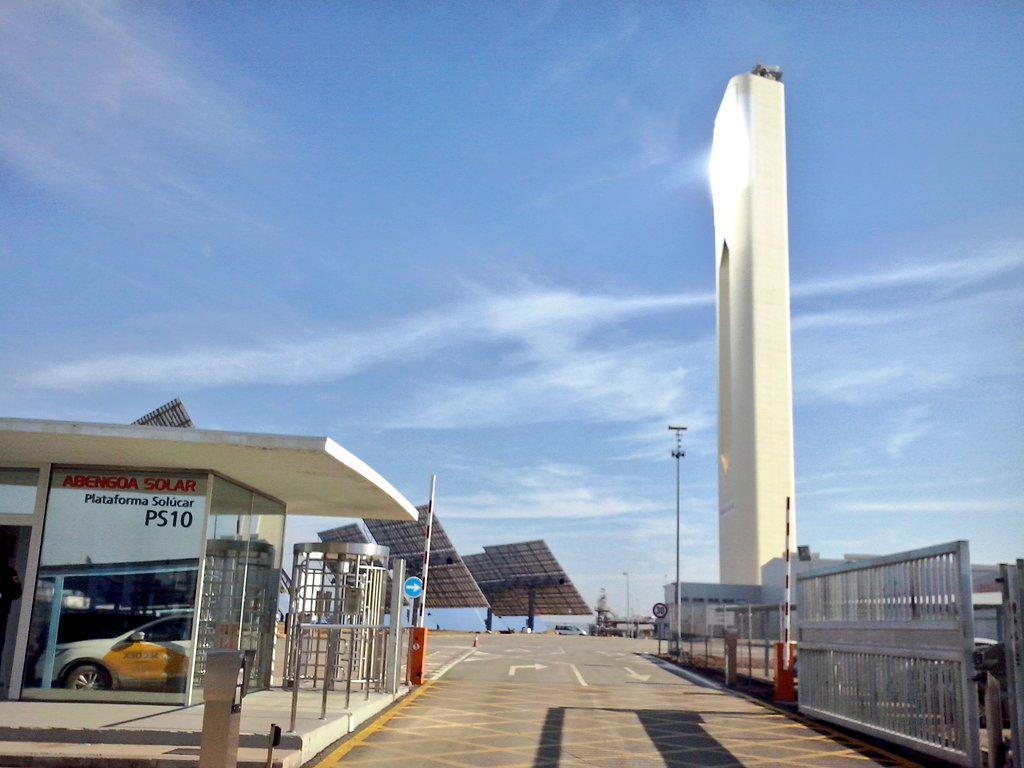 MRosaMunoz's tweet photo. Visita de empleados y familiares a #Solucar #Abengoa #Solar http://t.co/9MOr21r5s3