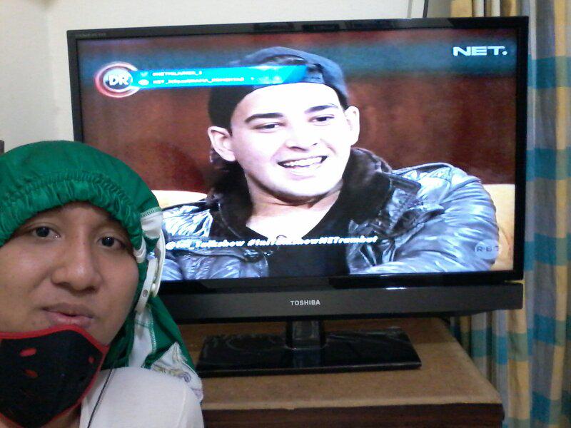 Gian_AE's tweet photo. Selfie bareng Riza Sahab, ganteng nya gk kalah :D ... @netmediatama  #NETMILIUNER_2 http://t.co/FVAepgGcu4
