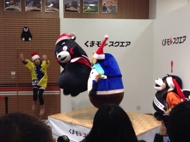 くまモン 公式 ステージで ハッピーくまモンやくまモン体操 うとん行長しゃんダンスをいっしょに踊ったモン Http T Co 2zrj8bfwi8