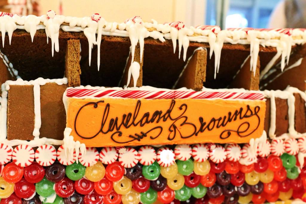 EmilyCorcoran26's tweet photo. @Browns Happy Holidays! #browns #clevelandbrowns #Webarktogether #cleveland #brownstown #brownsstadium  #browns http://t.co/kUFCz79xQ5