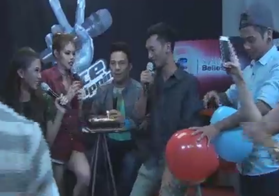 Yaahmads's tweet image. Nag celebrate ng bday sa livestream si @reddpaule yes naman, ang sweet ng mag bessie @Mscathygonzaga #FinalBattlesPH