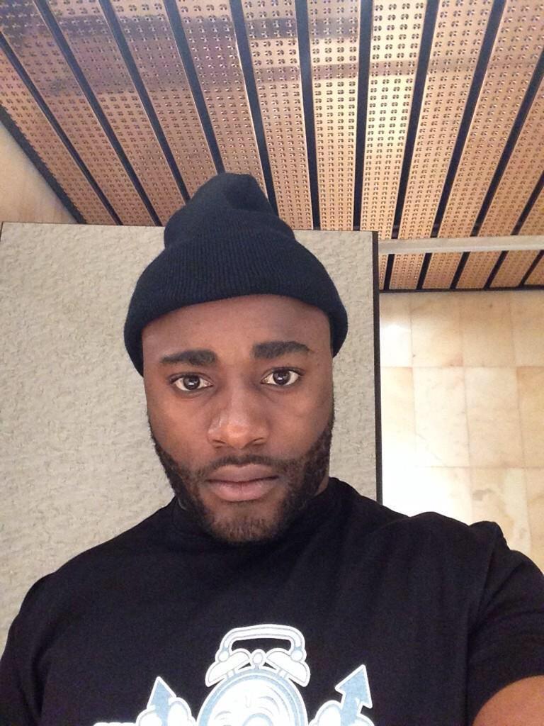 KlausJr_XCIII's tweet photo. GRADUR, L'HOMME SANS OREILLES ! 😂😂😂 http://t.co/GJDV6aTJE4