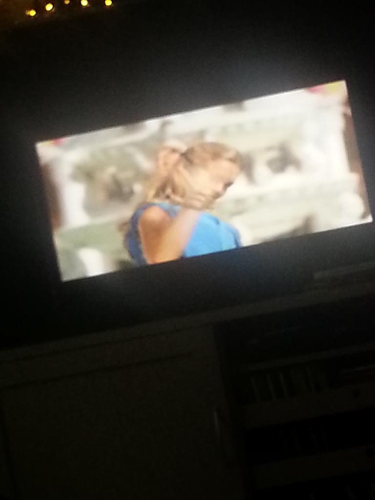 Danielleknoop's tweet photo. @NicoletteVanDam Zoop in India aan het kijken!:) Het blijft een leuke serie!♥ http://t.co/nzSVLCOzad
