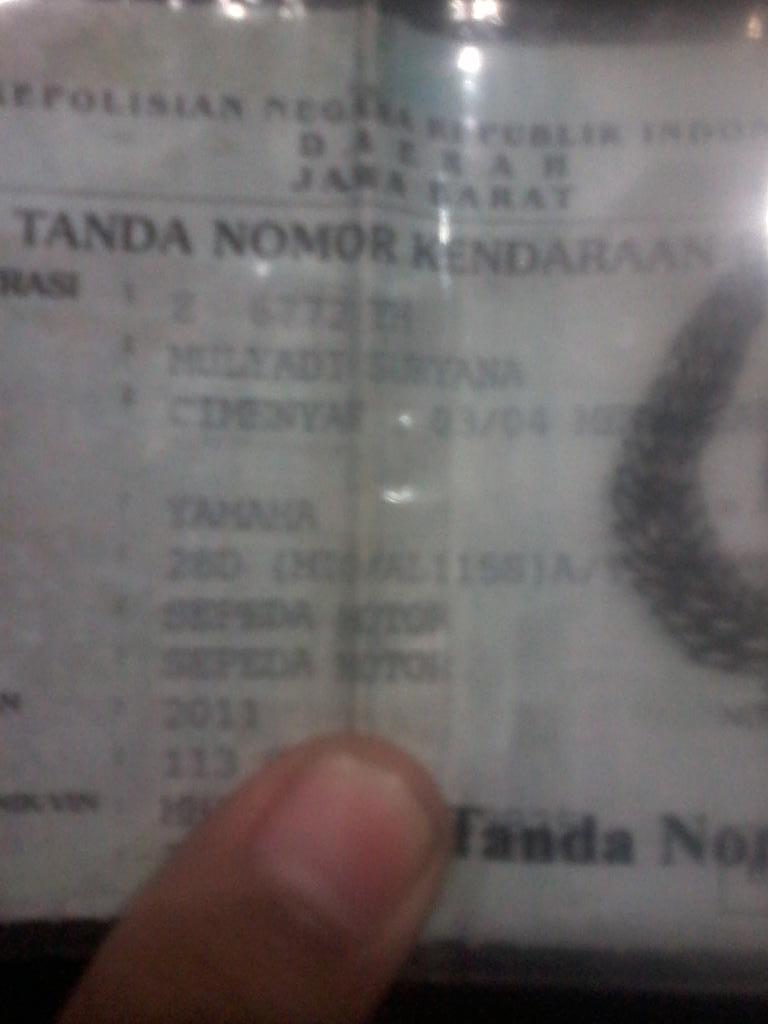 infobandung's tweet photo. RT @ppkadaop2bd: Ditemukan STNK, Z 6772 YH a/n Mulyadi Suryana. Diamankan di CS Sta. Bandung. http://t.co/jsahWhoELK [IN]