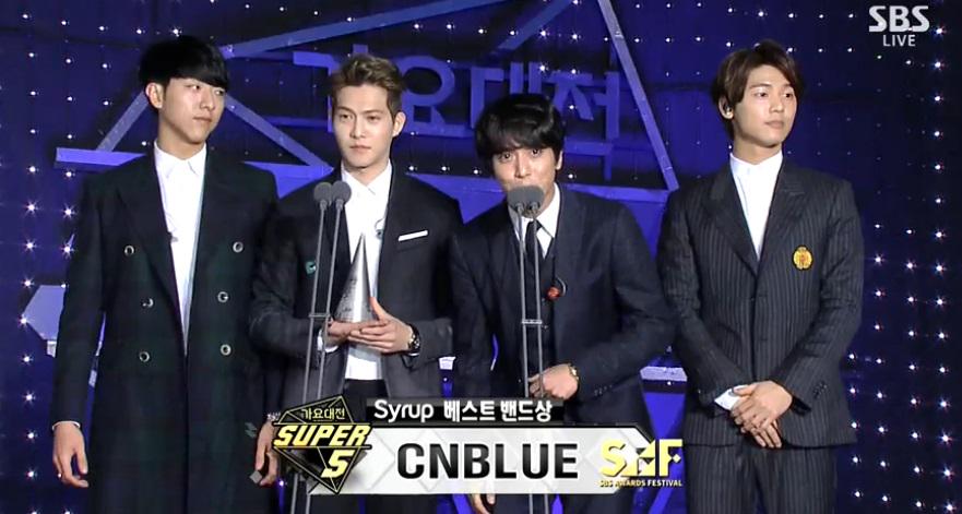 codenameboiceCS's tweet photo. CNBLUE won the SBS Gayo Best Band Award #proudboice #codenameboice #CNBLUE http://t.co/8zU1Hsnh1W