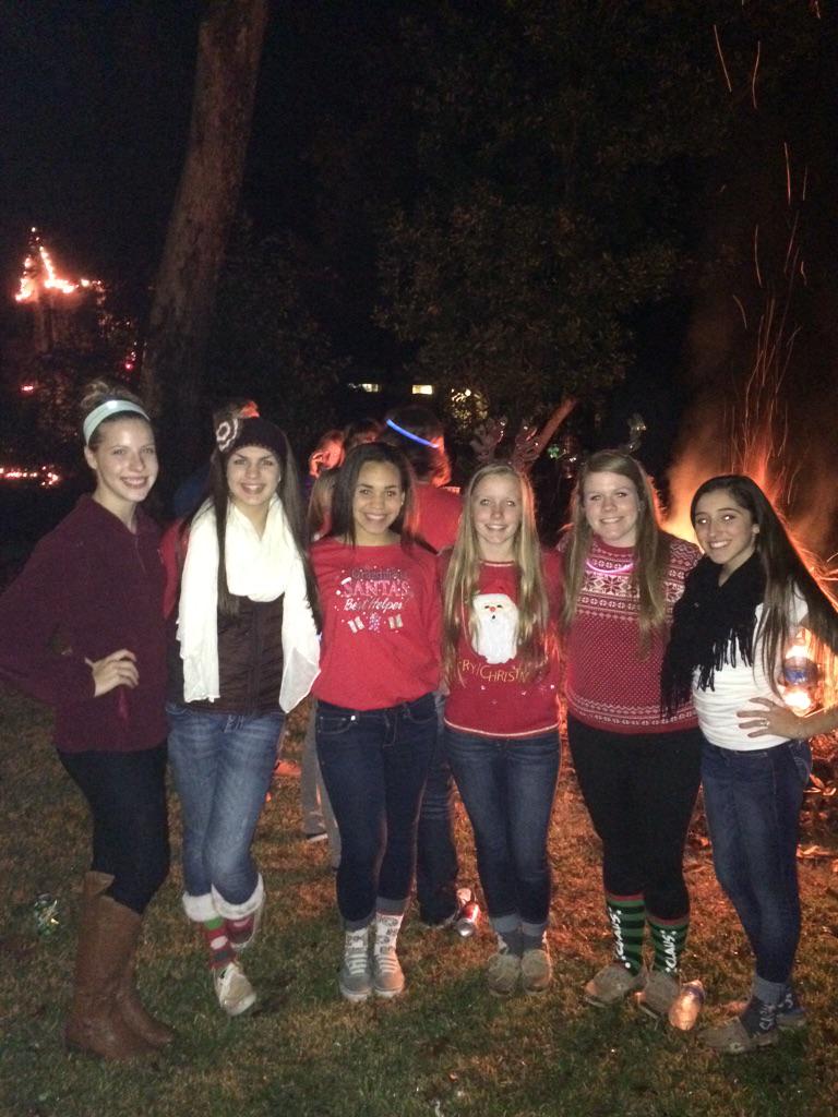hensoemi's tweet photo. First Party of the holiday season🎅🎄 #orhsswim http://t.co/cjHwGtD1r6