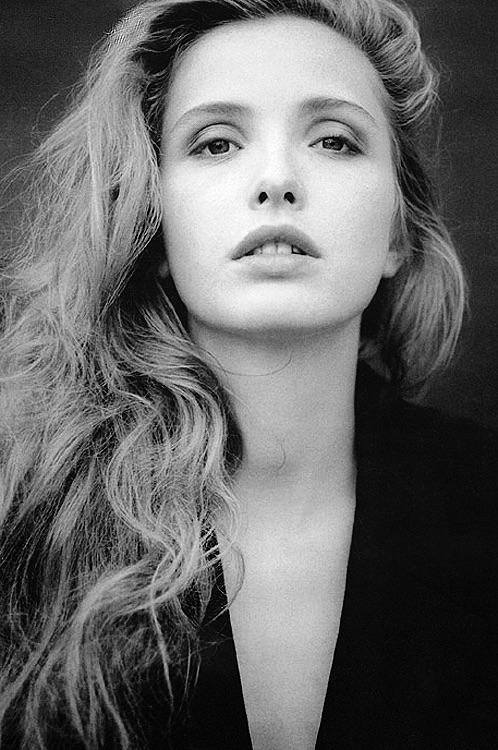 Happy Birthday Julie Delpy, wonderful actress and still gorgeous as ever 
