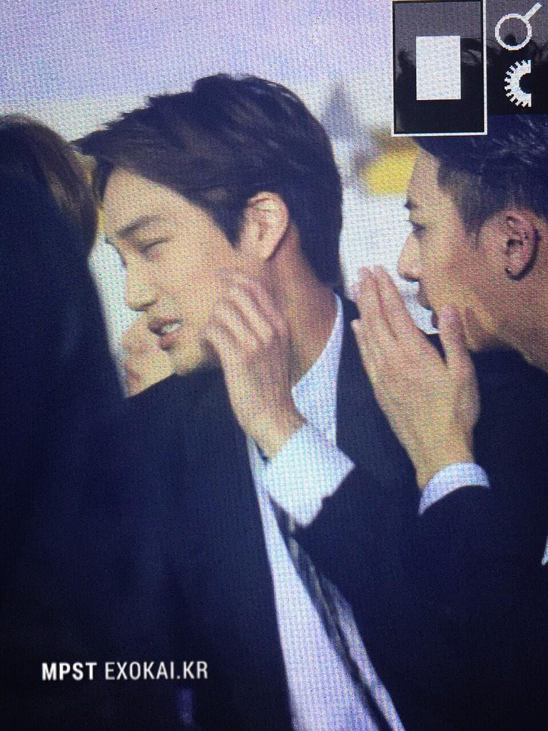 cyxl_'s tweet photo. "kyungsoo hugging with ravi" http://t.co/P84uZ0c7Dt