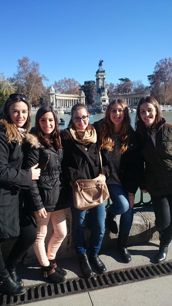 Anabel91mm's tweet photo. Una de retiro por aquí 😀 @IreneMJaraba @VikiiMoran @angelams17 #Elena :) http://t.co/MiaM3sGdoV
