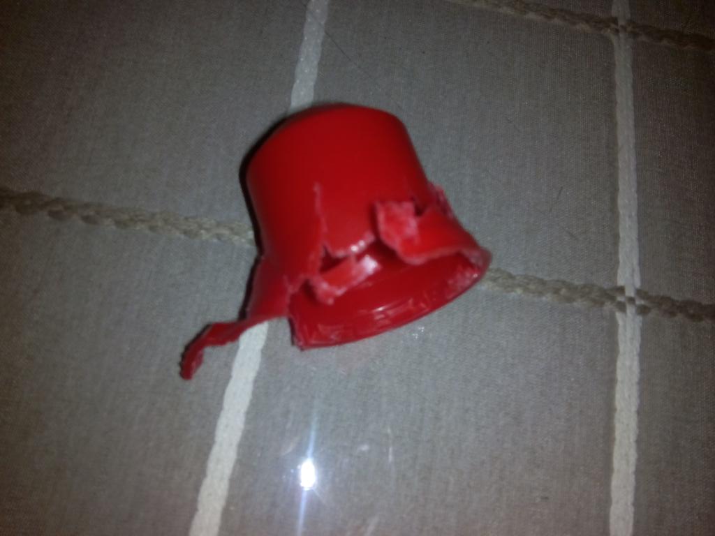 Carosc5's tweet photo. Persona q diseñas el tapón del butano, pongalo más fácil, q jode mucho tener q pelearte con el chorreando y en pelota http://t.co/IpOT9aFDw3