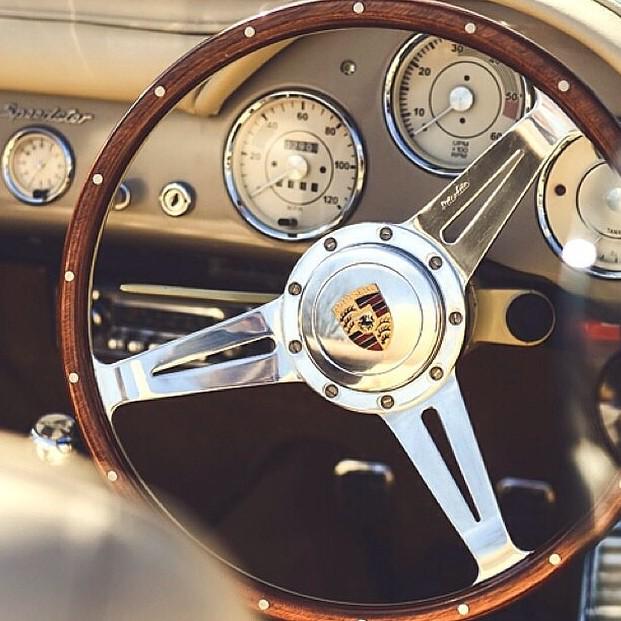 2ClassyLiving's tweet photo. Classic cars 🙌 http://t.co/ECHuIW8ti8