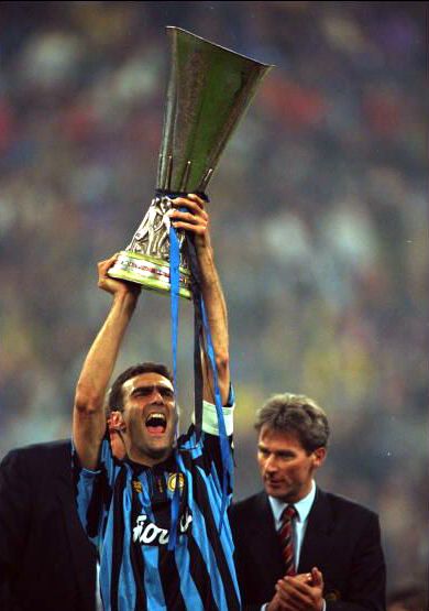 Happy Birthday Giuseppe Bergomi (51 tahun). He is captain of Inter Milan before 