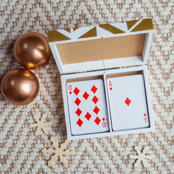 merrimentdesign's tweet photo. I made this gold and white card box for my bridge-playing mom. http://t.co/GUX2Z7FrHb #MakeItGiveIt @JoAnn_Stores http://t.co/nQjjesbbq0
